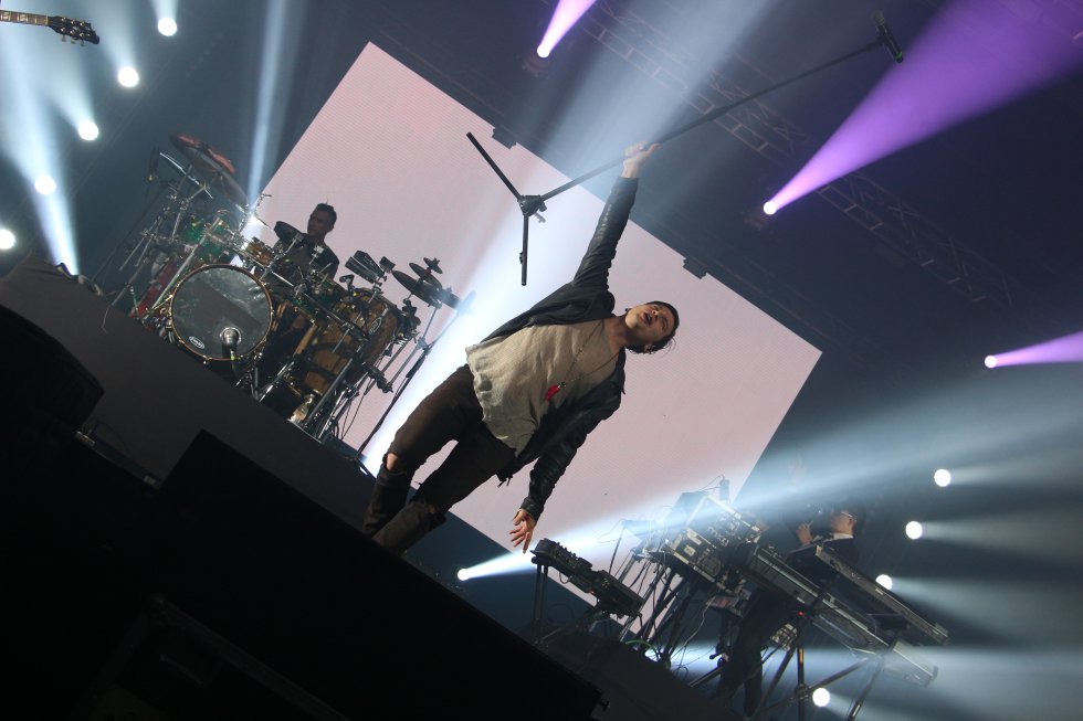 Everlast apareció en escena de Alamax con su estilo único mezcla de hip hop y rock acústico Everlast apareció en escena de Alamax con su estilo único mezcla de hip hop y rock acústico
