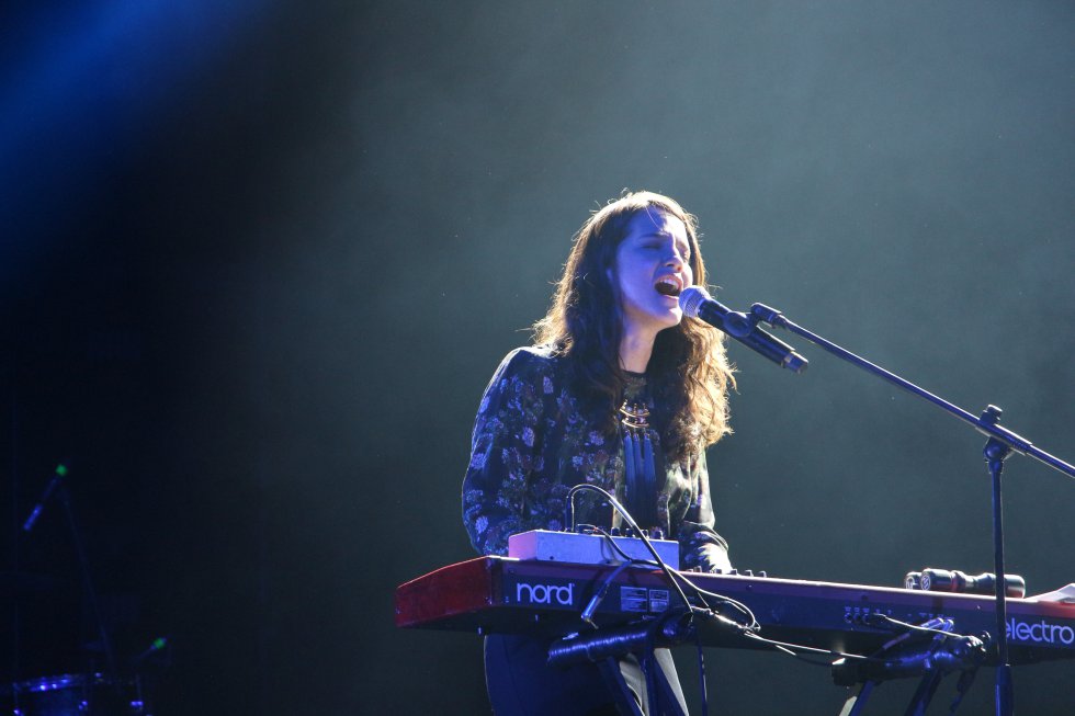 La mexicana y también actriz Ximena Sariñana cargó el Almax de música pop en la tarima principal. La mexicana y también actriz Ximena Sariñana cargó el Almax de música pop en la tarima principal.