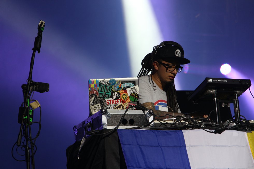 Pese a las ovaciones del público, Tego Calderón “brilló” por su ausencia durante la presentación. Pese a las ovaciones del público, Tego Calderón “brilló” por su ausencia durante la presentación.