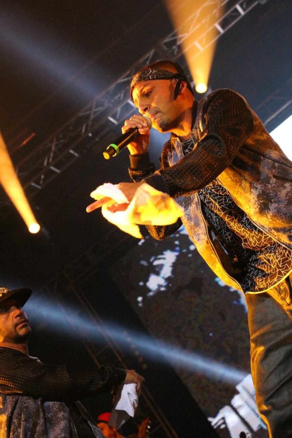 Ata, Kany, Kaiser, Buitre y Fonxz demostraron en la tarima del Almax porque son una de las agrupaciones de rap más importantes del país. Ata, Kany, Kaiser, Buitre y Fonxz demostraron en la tarima del Almax porque son una de las agrupaciones de rap más importantes del país.