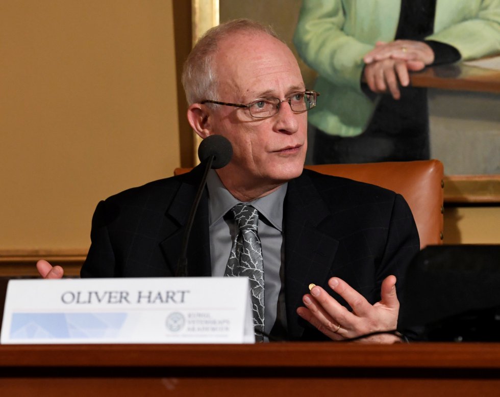 Oliver Hart, Nobel de Economía, otorgado por sus contribuciones a la teoría del contrato, a mejorar la comprensión de los efectos de los acuerdos laborales. Oliver Hart, Nobel de Economía, otorgado por sus contribuciones a la teoría del contrato, a mejorar la comprensión de los efectos de los acuerdos laborales.