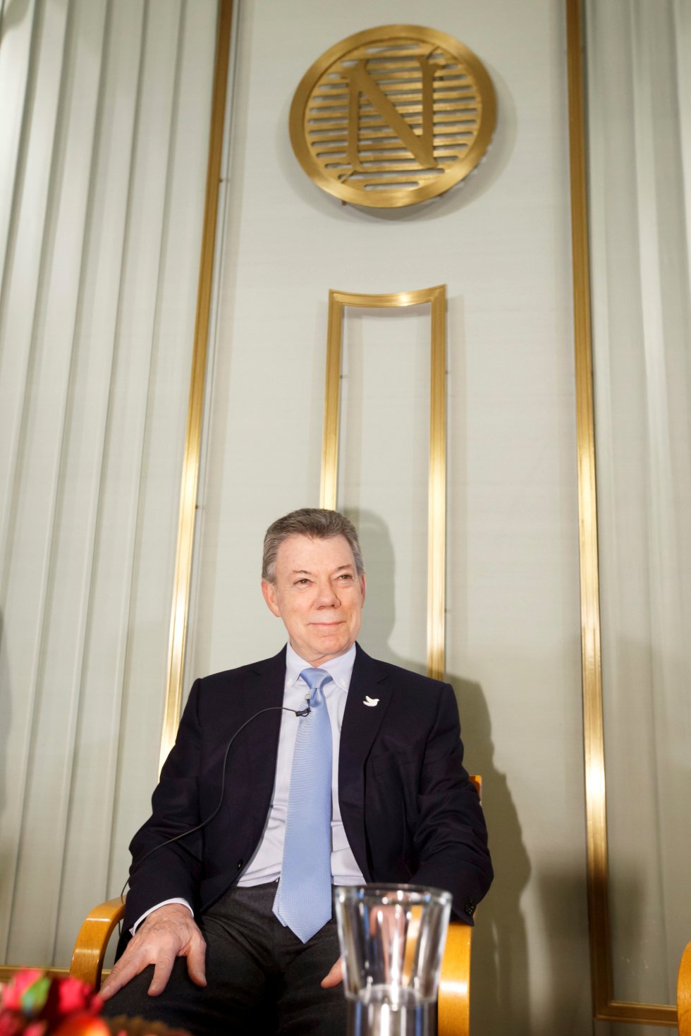 Juan Manuel Santos, Nobel de la Paz, otorgado "por sus decididos esfuerzos para terminar con más de 50 años de guerra en el país". Juan Manuel Santos, Nobel de la Paz, otorgado "por sus decididos esfuerzos para terminar con más de 50 años de guerra en el país".