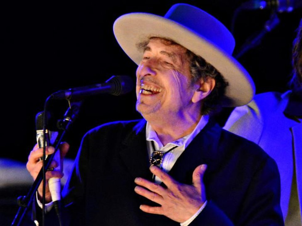 Bob Dylan, Nobel de Literatura otorgado por “haber creado una nueva expresión poética dentro de la gran tradición americana de la canción” Bob Dylan, Nobel de Literatura otorgado por “haber creado una nueva expresión poética dentro de la gran tradición americana de la canción”