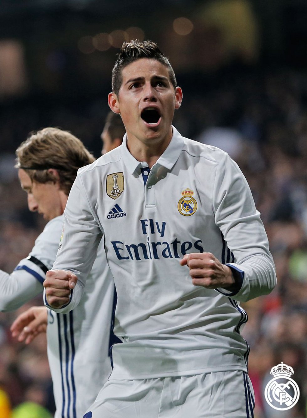 Real Madrid venció 3-0 al Sevilla y lo visitará el próximo 11 de enero en el juego de vuelta. Real Madrid venció 3-0 al Sevilla y lo visitará el próximo 11 de enero en el juego de vuelta.