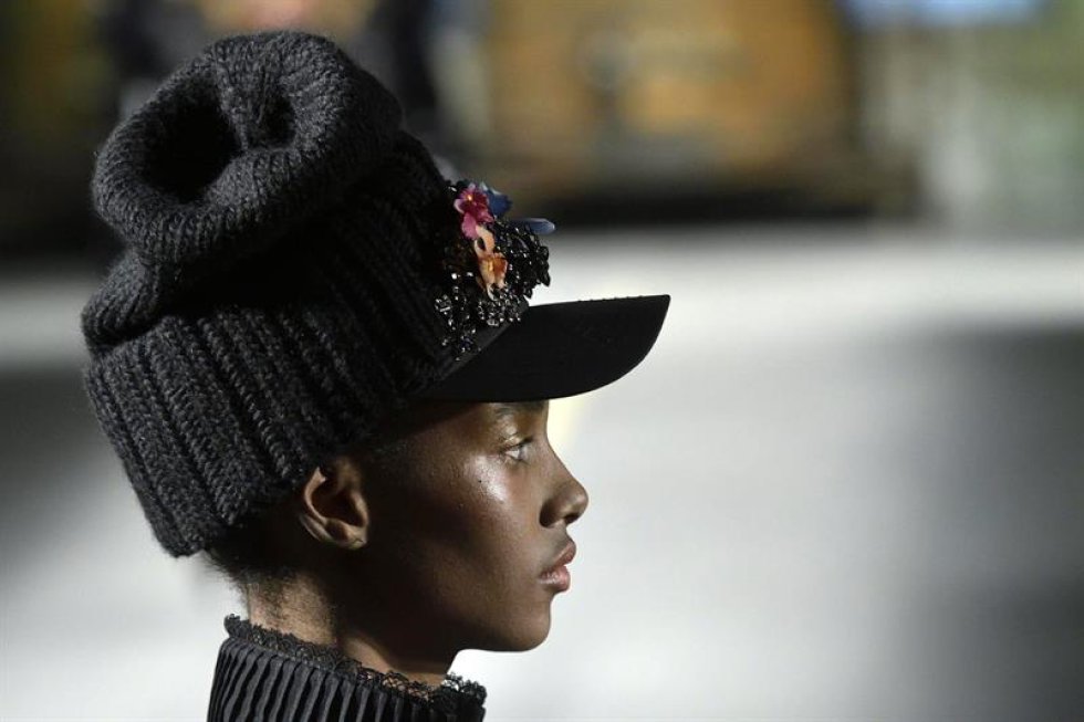 Grandes de la moda como Marc Jacobs, Ermenegildo Zegna, Giorgio Armani, Alexander McQueen y muchos más todos reunidos en la Semana de la Moda de Milán. Grandes de la moda como Marc Jacobs, Ermenegildo Zegna, Giorgio Armani, Alexander McQueen y muchos más todos reunidos en la Semana de la Moda de Milán.