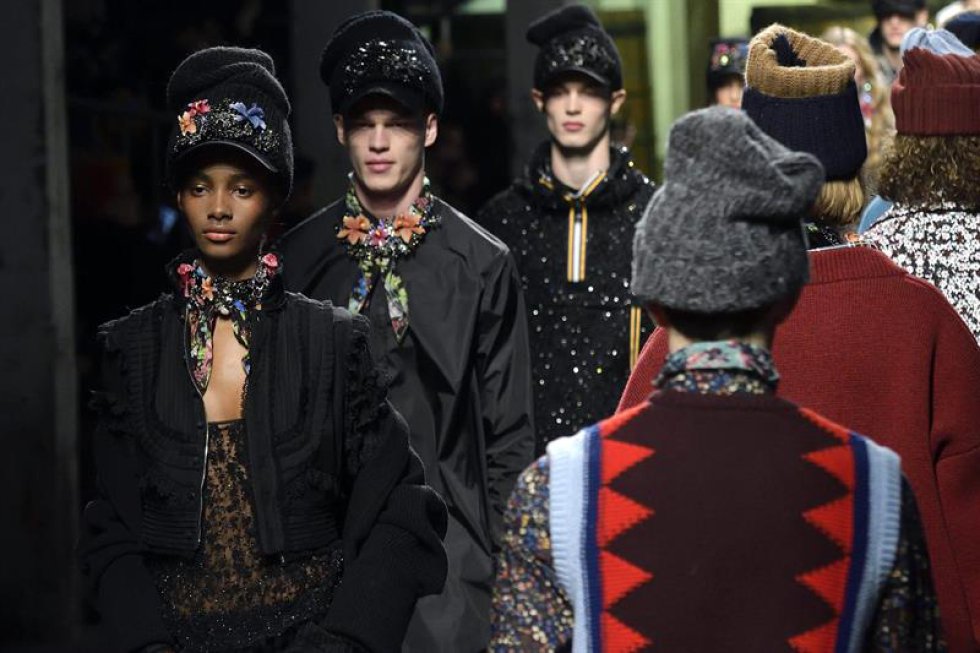 Marcas como Dolce & Gabbana, Dan and Dean Caten y Jeremy Scott presentaron su colección otoño-invierno 2016-2017. Marcas como Dolce & Gabbana, Dan and Dean Caten y Jeremy Scott presentaron su colección otoño-invierno 2016-2017.