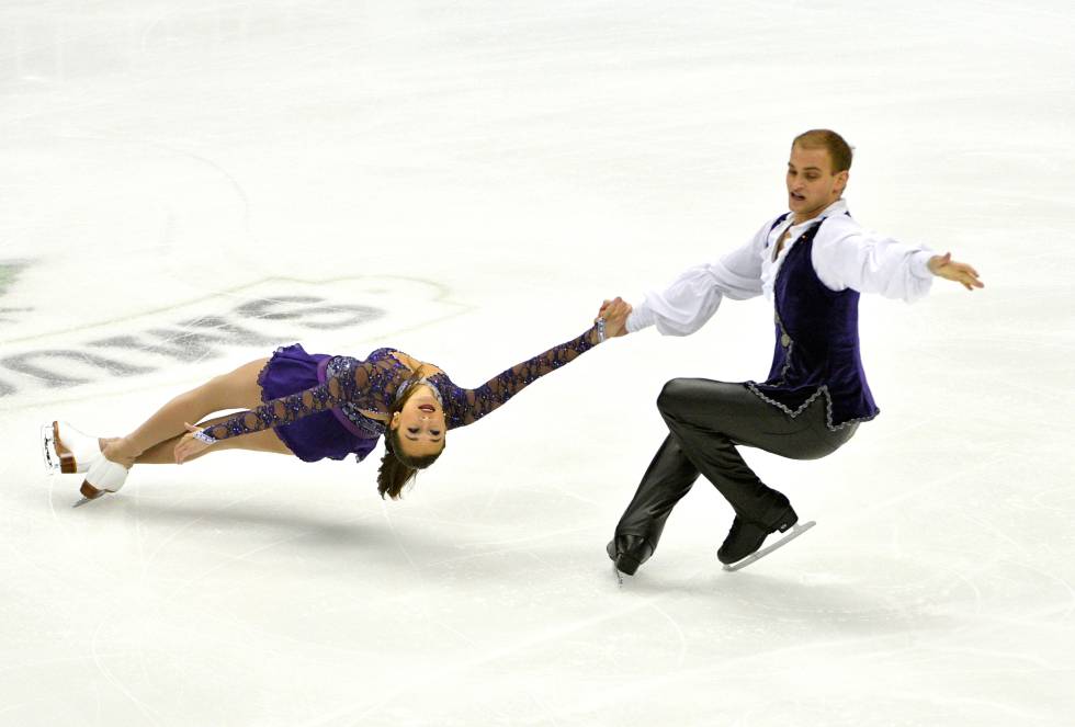 Jessica Pfund y Joshua Santillan participan en la categoría de parejas del Campeonato de Patinaje Artístico de Estados Unidos en Sprint Center. Jessica Pfund y Joshua Santillan participan en la categoría de parejas del Campeonato de Patinaje Artístico de Estados Unidos en Sprint Center.