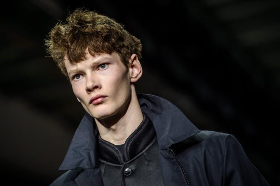En Francia, el diseñador japones, Yohji Yamamoto, presentó su colección de otoño/invierno 2017/18. En Francia, el diseñador japones, Yohji Yamamoto, presentó su colección de otoño/invierno 2017/18.