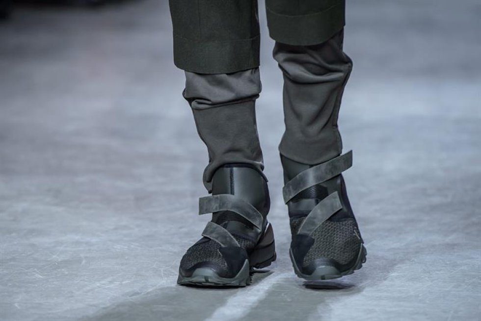 En Francia, el diseñador japones, Yohji Yamamoto, presentó su colección de otoño/invierno 2017/18. En Francia, el diseñador japones, Yohji Yamamoto, presentó su colección de otoño/invierno 2017/18.