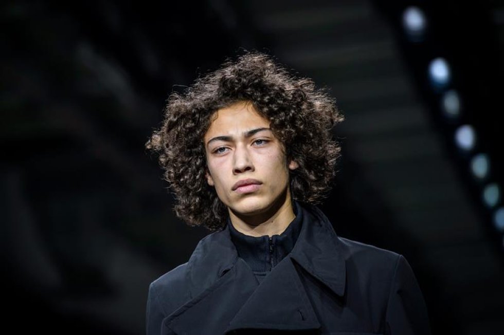En Francia, el diseñador japones, Yohji Yamamoto, presentó su colección de otoño/invierno 2017/18. En Francia, el diseñador japones, Yohji Yamamoto, presentó su colección de otoño/invierno 2017/18.