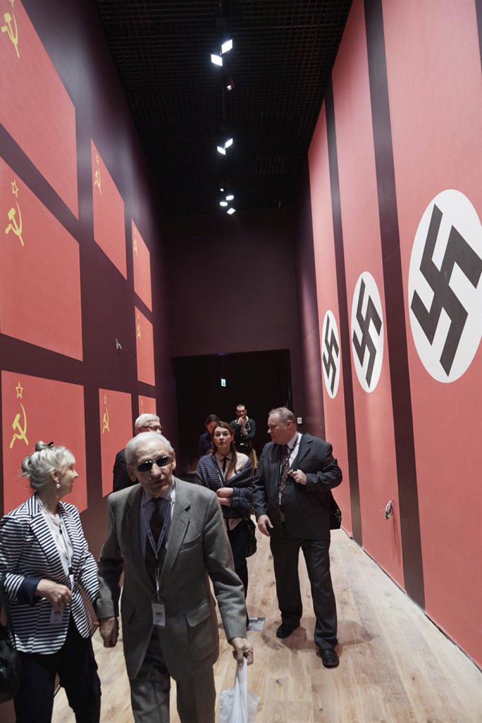 La exposición, presentada en un área de 5.000 metros cuadrados, contiene 200 muestras y cerca de 250 instalaciones multimedia que realatan el papel de los distintos países durante el conflicto de la Segunda Guerra Mundial. La exposición, presentada en un área de 5.000 metros cuadrados, contiene 200 muestras y cerca de 250 instalaciones multimedia que realatan el papel de los distintos países durante el conflicto de la Segunda Guerra Mundial.