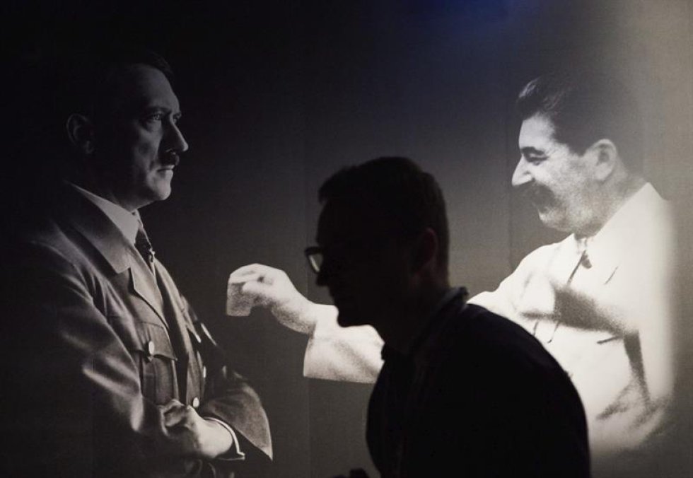 La exposición, presentada en un área de 5.000 metros cuadrados, contiene 200 muestras y cerca de 250 instalaciones multimedia que realatan el papel de los distintos países durante el conflicto de la Segunda Guerra Mundial. La exposición, presentada en un área de 5.000 metros cuadrados, contiene 200 muestras y cerca de 250 instalaciones multimedia que realatan el papel de los distintos países durante el conflicto de la Segunda Guerra Mundial.