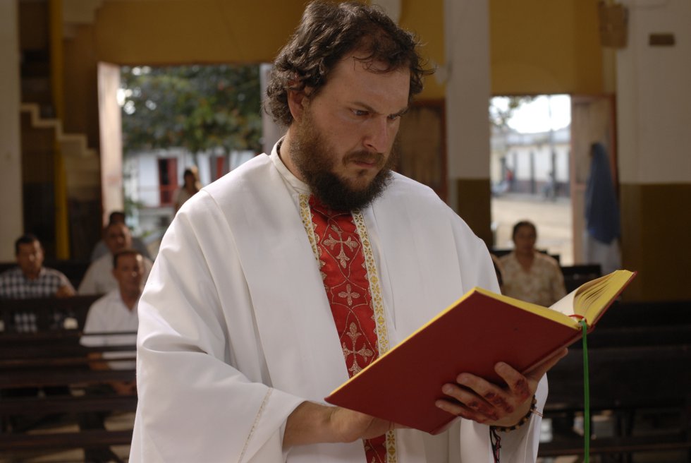 La pasión de Gabriel, una película protagonizada por Parra, narraba la vida, amores y obstáculos de un párroco en una zona rural. La pasión de Gabriel, una película protagonizada por Parra, narraba la vida, amores y obstáculos de un párroco en una zona rural.
