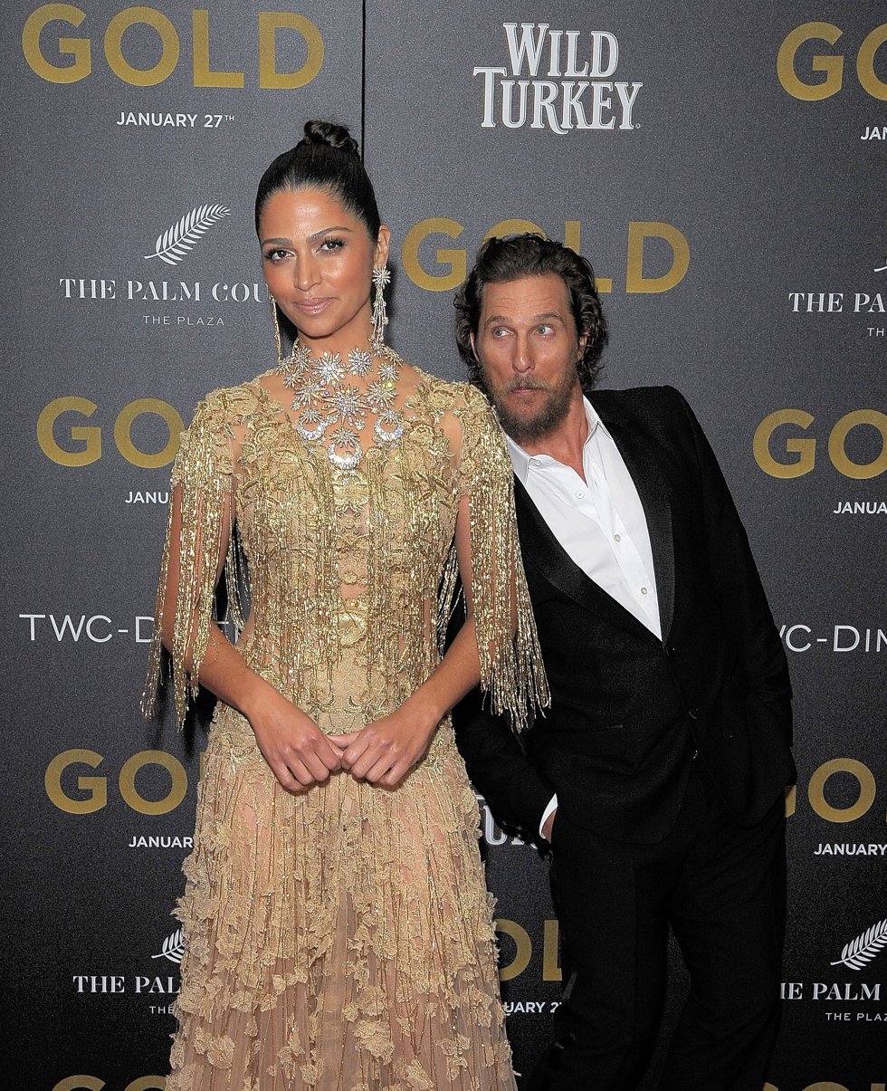 Camila Alves y Matthew McConaughey en la premier de la película 'Gold' . Camila Alves y Matthew McConaughey en la premier de la película 'Gold' .