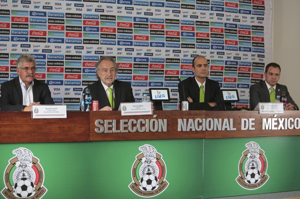 El trofeo que concedió la Federación Mexicana de Fútbol a Norberto Outes, quién con la camiseta del Club América fue el goleador de la Liga Mexicana en 1982/1983. El trofeo de bronce, de 46 centímetros de altura, parte con un precio de 5.000 dólares El trofeo que concedió la Federación Mexicana de Fútbol a Norberto Outes, quién con la camiseta del Club América fue el goleador de la Liga Mexicana en 1982/1983. El trofeo de bronce, de 46 centímetros de altura, parte con un precio de 5.000 dólares