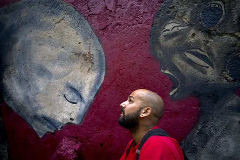 Yulier P realizó más de 150 pinturas en estos tres últimos años. Muchas, no obstante, suelen ser tapadas, repintadas o se pierden. Pese a que Cuba tiene un sólido prestigio en la plástica, el arte urbano está poco desarrollado. Yulier P realizó más de 150 pinturas en estos tres últimos años. Muchas, no obstante, suelen ser tapadas, repintadas o se pierden. Pese a que Cuba tiene un sólido prestigio en la plástica, el arte urbano está poco desarrollado.