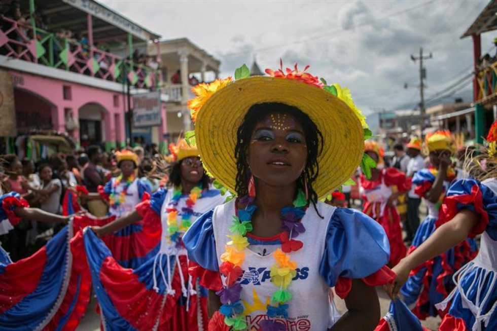 Este tradicional Carnaval se celebra anualmente en el mes de febrero. La danza, la música y los desfiles rescatan la cultura haitiana. Este tradicional Carnaval se celebra anualmente en el mes de febrero. La danza, la música y los desfiles rescatan la cultura haitiana.
