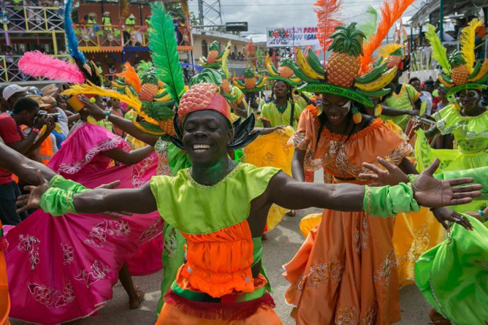Este tradicional Carnaval se celebra anualmente en el mes de febrero. La danza, la música y los desfiles rescatan la cultura haitiana. Este tradicional Carnaval se celebra anualmente en el mes de febrero. La danza, la música y los desfiles rescatan la cultura haitiana.