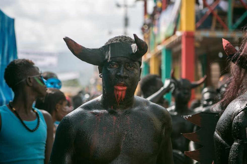 Este tradicional Carnaval se celebra anualmente en el mes de febrero. La danza, la música y los desfiles rescatan la cultura haitiana. Este tradicional Carnaval se celebra anualmente en el mes de febrero. La danza, la música y los desfiles rescatan la cultura haitiana.