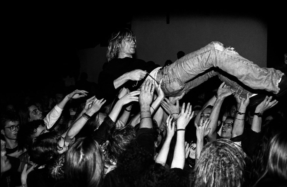 En sus ratos libres mientras dibujaba y escribía canciones, le gustaba oir bandas como Led Zeppelin, Black Sabbath, The Beatles, entre otros, Más tarde, haría efecto con la creación de su propia banda: Nirvana. En sus ratos libres mientras dibujaba y escribía canciones, le gustaba oir bandas como Led Zeppelin, Black Sabbath, The Beatles, entre otros, Más tarde, haría efecto con la creación de su propia banda: Nirvana.