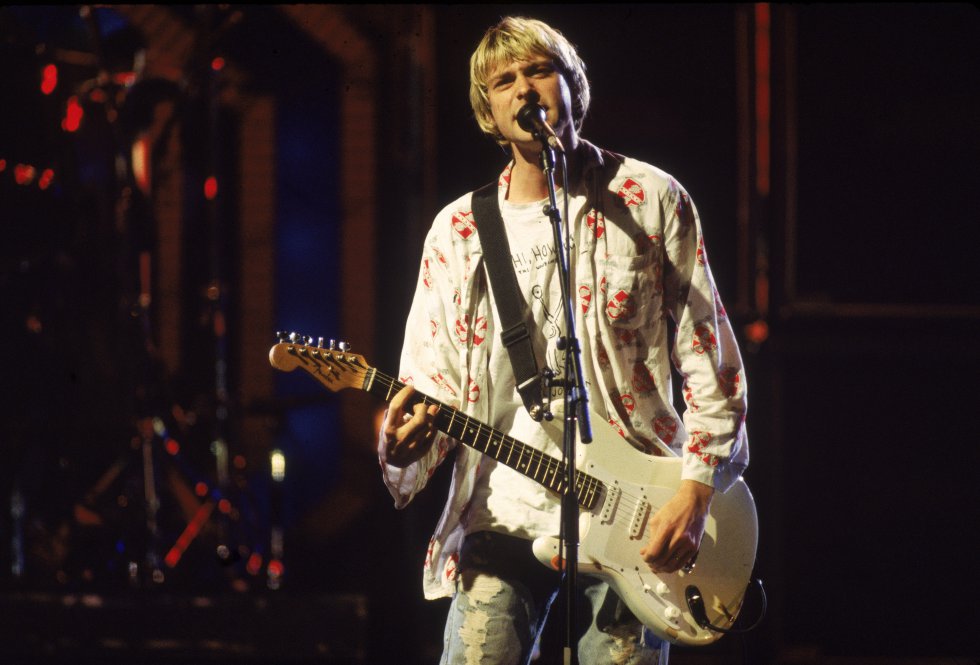 Kurt Donald Cobain nació en Aberdeen, Washington el 20 de febrero de 1967. Desde pequeño mostró gran interés por la música, el dibujo y la pintura.También los usaba para escapar de los problemas familiares en su casa. Kurt Donald Cobain nació en Aberdeen, Washington el 20 de febrero de 1967. Desde pequeño mostró gran interés por la música, el dibujo y la pintura.También los usaba para escapar de los problemas familiares en su casa.