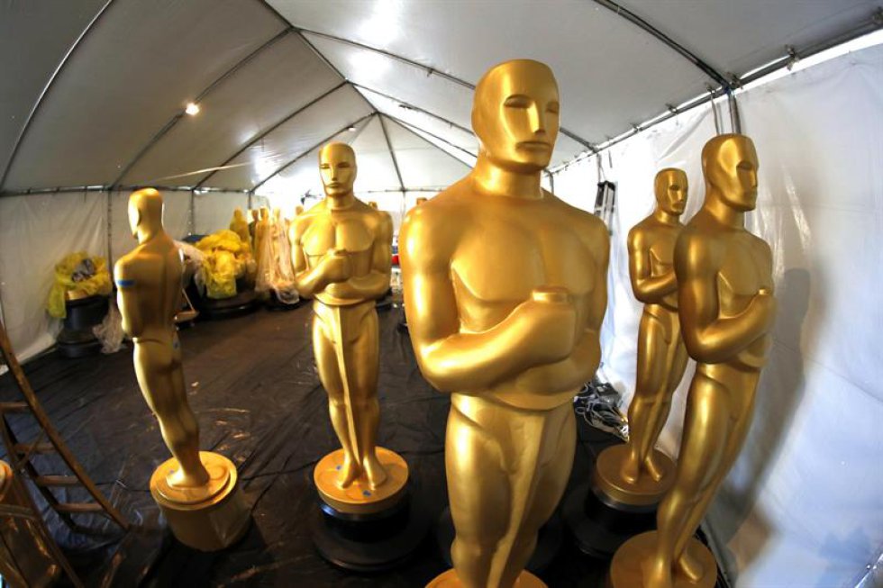 El bulevar de Hollywood, donde se ubica el Teatro Dolby (dentro del centro comercial Hollywood & Highland), ya luce las gradas para el público. El bulevar de Hollywood, donde se ubica el Teatro Dolby (dentro del centro comercial Hollywood & Highland), ya luce las gradas para el público.