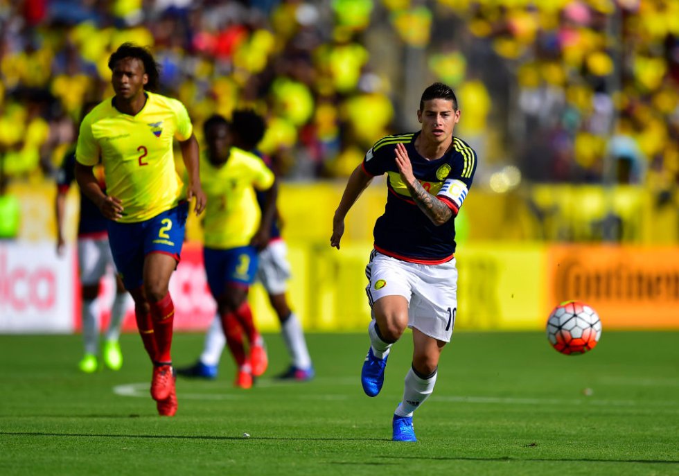 James Rodríguez disputa un balón durante el segundo tiempo. James Rodríguez disputa un balón durante el segundo tiempo.