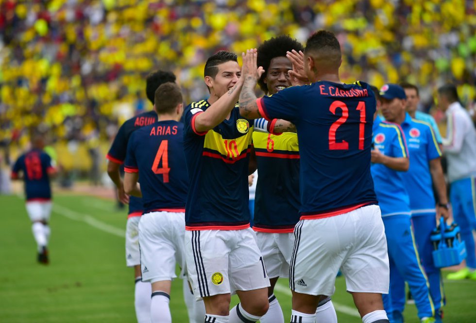 James Rodríguez, Carlos Sánchez y Edwin Cardona celebran uno de los goles de la Selección. James Rodríguez, Carlos Sánchez y Edwin Cardona celebran uno de los goles de la Selección.