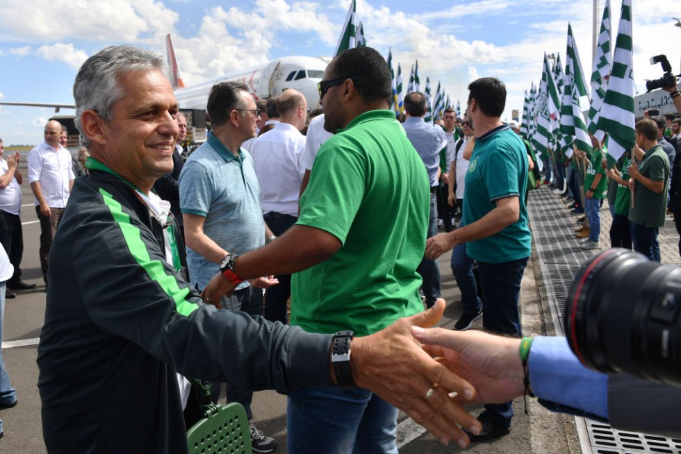 Reinaldo Rueda saluda a la prensa a su llegada al Chapecó. Reinaldo Rueda saluda a la prensa a su llegada al Chapecó.