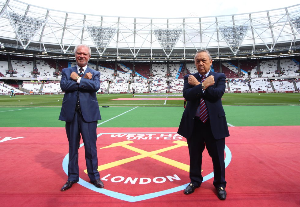 Desde 2010, David Sullivan y David Gold compraron la mayor parte del West Ham de Inglaterra. Desde 2010, David Sullivan y David Gold compraron la mayor parte del West Ham de Inglaterra.