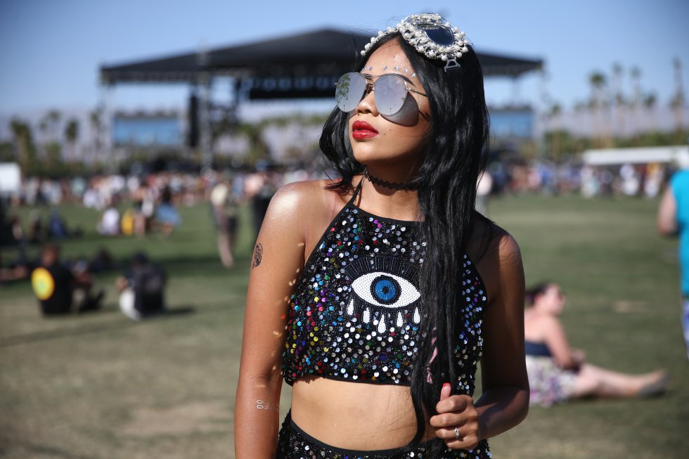 Este año el festival se celebra del 14 al 16 de abril, en Indio, California. Además de a buena música el Coachella se caracteriza porque los asistentes usan ropa hippie. Celebridades como actrices y actores de Hollywood, músicos y supermodelos hacen presencia. Este año el festival se celebra del 14 al 16 de abril, en Indio, California. Además de a buena música el Coachella se caracteriza porque los asistentes usan ropa hippie. Celebridades como actrices y actores de Hollywood, músicos y supermodelos hacen presencia.
