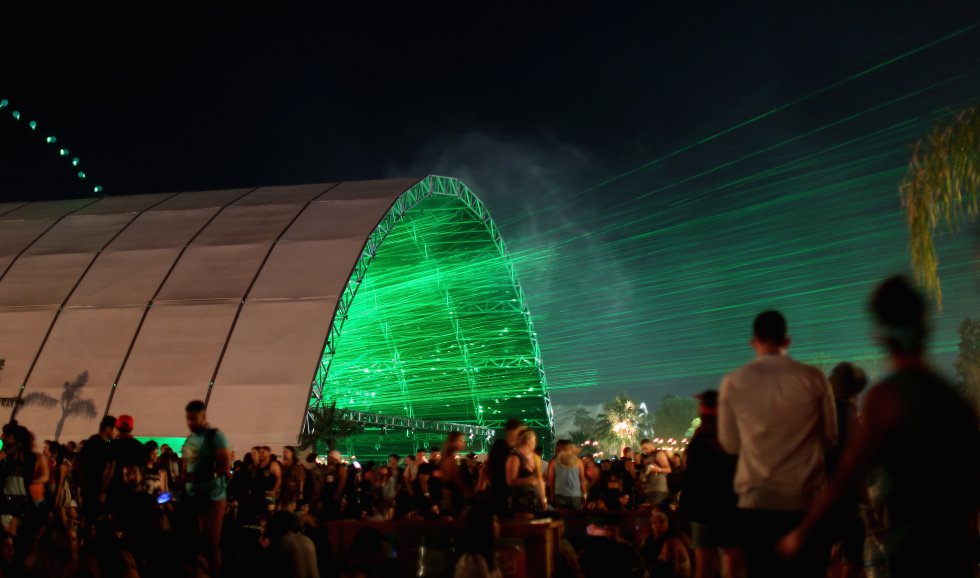 Este año el festival se celebra del 14 al 16 de abril, en Indio, California. Además de a buena música el Coachella se caracteriza porque los asistentes usan ropa hippie. Celebridades como actrices y actores de Hollywood, músicos y supermodelos hacen presencia. Este año el festival se celebra del 14 al 16 de abril, en Indio, California. Además de a buena música el Coachella se caracteriza porque los asistentes usan ropa hippie. Celebridades como actrices y actores de Hollywood, músicos y supermodelos hacen presencia.