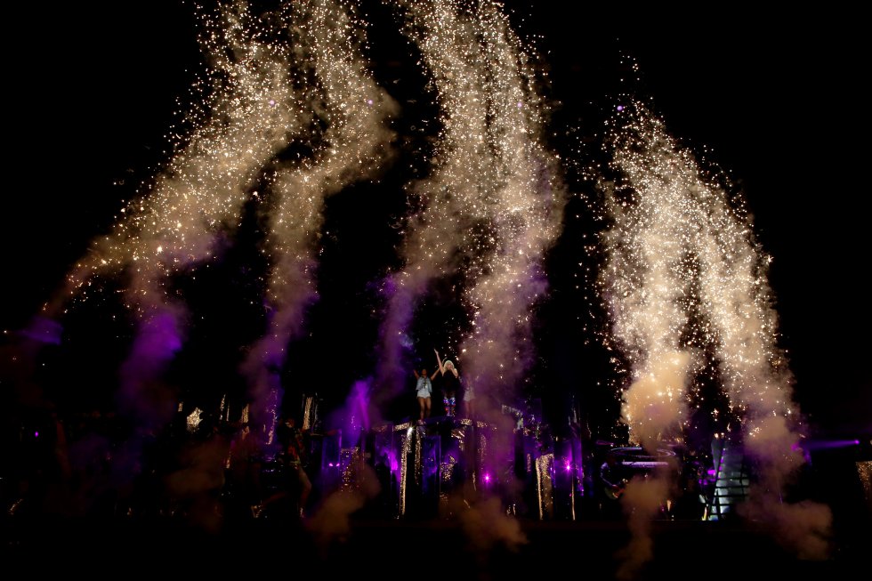 Este año el festival se celebra del 14 al 16 de abril, en Indio, California. Además de a buena música el Coachella se caracteriza porque los asistentes usan ropa hippie. Celebridades como actrices y actores de Hollywood, músicos y supermodelos hacen presencia. Este año el festival se celebra del 14 al 16 de abril, en Indio, California. Además de a buena música el Coachella se caracteriza porque los asistentes usan ropa hippie. Celebridades como actrices y actores de Hollywood, músicos y supermodelos hacen presencia.