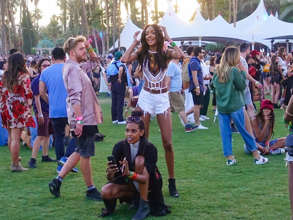 Jourdan Dunn. Este año el festival se celebra del 14 al 16 de abril, en Indio, California. Además de a buena música el Coachella se caracteriza porque los asistentes usan ropa hippie. Jourdan Dunn. Este año el festival se celebra del 14 al 16 de abril, en Indio, California. Además de a buena música el Coachella se caracteriza porque los asistentes usan ropa hippie.