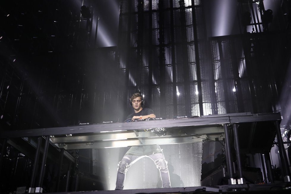 Martín Garrix. Este año el festival se celebra del 14 al 16 de abril, en Indio, California. Además de a buena música el Coachella se caracteriza porque los asistentes usan ropa hippie. Celebridades como actrices y actores de Hollywood, músicos y supermodelos hacen presencia. Martín Garrix. Este año el festival se celebra del 14 al 16 de abril, en Indio, California. Además de a buena música el Coachella se caracteriza porque los asistentes usan ropa hippie. Celebridades como actrices y actores de Hollywood, músicos y supermodelos hacen presencia.