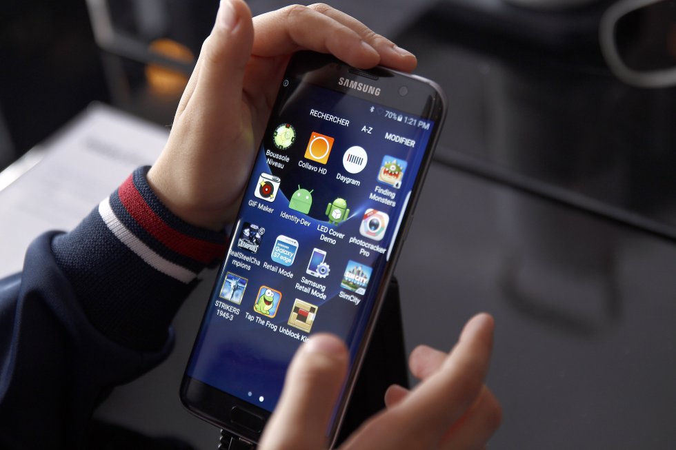 Entre las novedades de este equipo se encuentra una pantalla Super AMOLED, resistencia al agua, polvo, cámara de 12 Mpx, graba a UHD 4K, entre otros. Vendió 25 millones de unidades a nivel mundial. Entre las novedades de este equipo se encuentra una pantalla Super AMOLED, resistencia al agua, polvo, cámara de 12 Mpx, graba a UHD 4K, entre otros. Vendió 25 millones de unidades a nivel mundial.