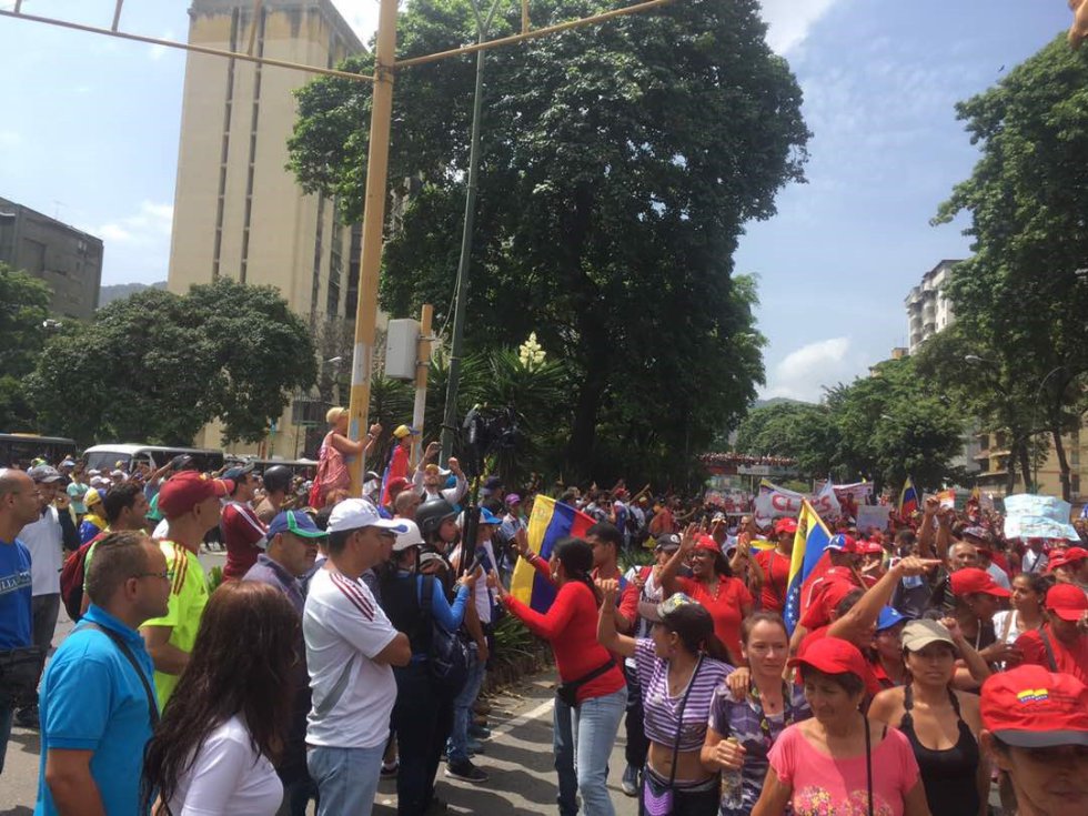 El director de Foro Penal, Alfredo Romero, indicó que los juristas que asesoran a los arrestados en estas coyunturas estaban actualizando y verificando sus balances en la capital y en los 23 estados de la nación petrolera se habían registrado "demasiados casos en un solo día". El director de Foro Penal, Alfredo Romero, indicó que los juristas que asesoran a los arrestados en estas coyunturas estaban actualizando y verificando sus balances en la capital y en los 23 estados de la nación petrolera se habían registrado "demasiados casos en un solo día".