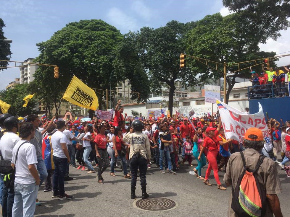 El abogado explicó que 16 de estos arrestos ocurrieron en Caracas, 69 en el estado Anzoátegui, 57 en Bolívar, 40 en Cojedes, 37 en Falcón, 16 en Barinas, 32 en Táchira, 31 en Carabobo y 24 en Portuguesa, al tiempo que subrayó la existencia de más casos en otras entidades. El abogado explicó que 16 de estos arrestos ocurrieron en Caracas, 69 en el estado Anzoátegui, 57 en Bolívar, 40 en Cojedes, 37 en Falcón, 16 en Barinas, 32 en Táchira, 31 en Carabobo y 24 en Portuguesa, al tiempo que subrayó la existencia de más casos en otras entidades.
