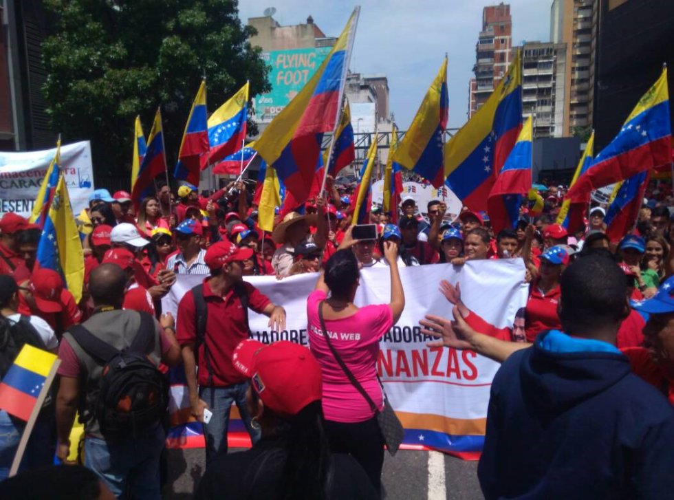 Algunas de las protestas de este miércoles se tornaron violentas y se saldaron con dos personas fallecidas en Caracas y en el estado Táchira (oeste del país). Algunas de las protestas de este miércoles se tornaron violentas y se saldaron con dos personas fallecidas en Caracas y en el estado Táchira (oeste del país).