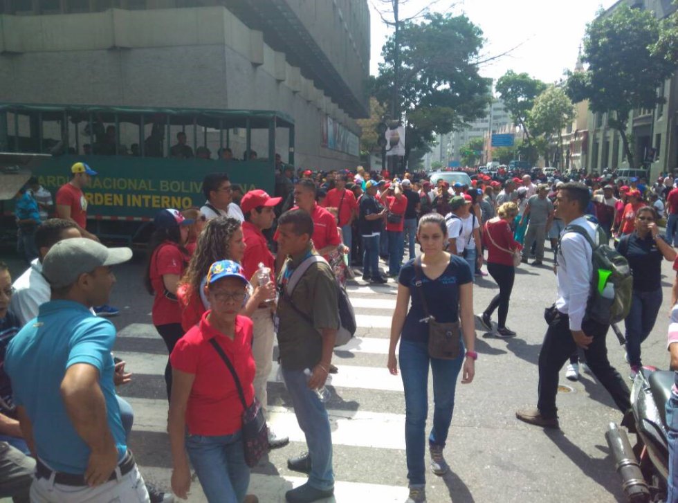 Las manifestaciones antigubernamentales que se registraron hoy Venezuela dejaron un saldo de más de 400 detenidos, aseguró a Efe la ONG Foro Penal Venezolano, y al menos 57 personas lesionadas, según indicó el alcalde opositor del municipio caraqueño Chacao, Ramón Muchacho, en las redes sociales. Las manifestaciones antigubernamentales que se registraron hoy Venezuela dejaron un saldo de más de 400 detenidos, aseguró a Efe la ONG Foro Penal Venezolano, y al menos 57 personas lesionadas, según indicó el alcalde opositor del municipio caraqueño Chacao, Ramón Muchacho, en las redes sociales.