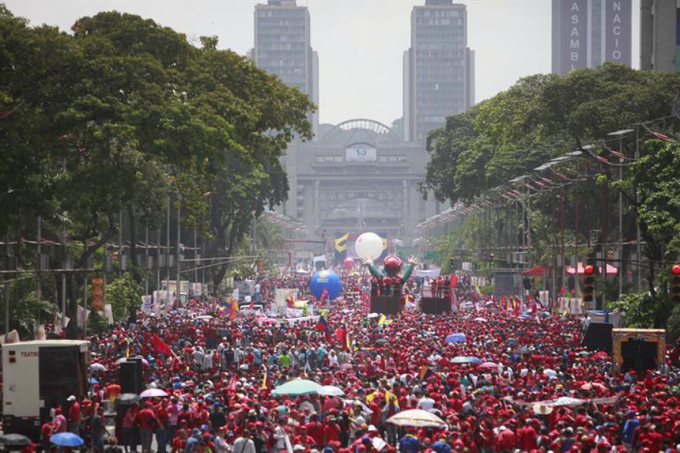 Las manifestaciones antigubernamentales que se registraron hoy Venezuela dejaron un saldo de más de 400 detenidos, aseguró a Efe la ONG Foro Penal Venezolano, y al menos 57 personas lesionadas, según indicó el alcalde opositor del municipio caraqueño Chacao, Ramón Muchacho, en las redes sociales. Las manifestaciones antigubernamentales que se registraron hoy Venezuela dejaron un saldo de más de 400 detenidos, aseguró a Efe la ONG Foro Penal Venezolano, y al menos 57 personas lesionadas, según indicó el alcalde opositor del municipio caraqueño Chacao, Ramón Muchacho, en las redes sociales.