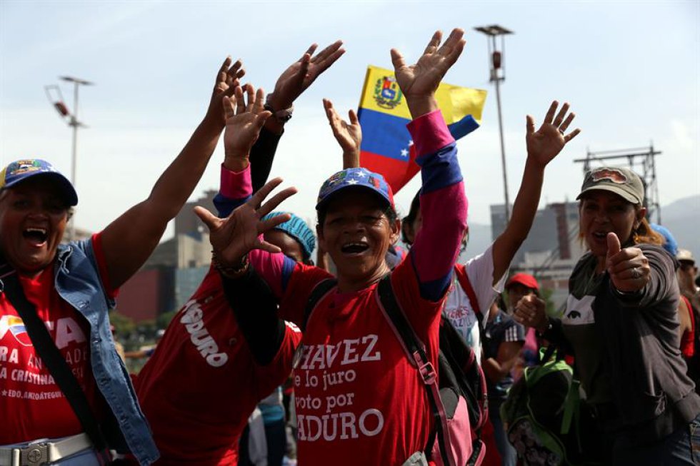 El abogado explicó que 16 de estos arrestos ocurrieron en Caracas, 69 en el estado Anzoátegui, 57 en Bolívar, 40 en Cojedes, 37 en Falcón, 16 en Barinas, 32 en Táchira, 31 en Carabobo y 24 en Portuguesa, al tiempo que subrayó la existencia de más casos en otras entidades. El abogado explicó que 16 de estos arrestos ocurrieron en Caracas, 69 en el estado Anzoátegui, 57 en Bolívar, 40 en Cojedes, 37 en Falcón, 16 en Barinas, 32 en Táchira, 31 en Carabobo y 24 en Portuguesa, al tiempo que subrayó la existencia de más casos en otras entidades.