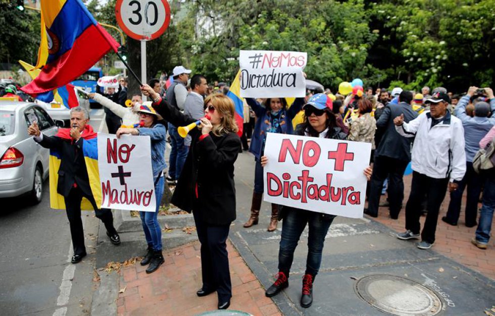 Detalló que de ese total, 33 presentaron politraumatismos, aunque solo uno de ellos fue remitido a una clínica para seguir siendo atendido, 10 tuvieron síntomas de asfixia "producto de los gases lacrimógenos" que usaron los agentes de la fuerza pública para dispersar la protesta y 14 por "desmayos y problemas de tensión". Detalló que de ese total, 33 presentaron politraumatismos, aunque solo uno de ellos fue remitido a una clínica para seguir siendo atendido, 10 tuvieron síntomas de asfixia "producto de los gases lacrimógenos" que usaron los agentes de la fuerza pública para dispersar la protesta y 14 por "desmayos y problemas de tensión".