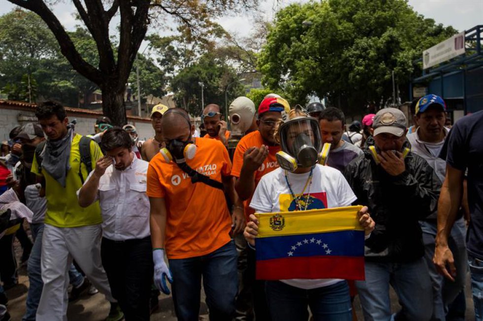 Ambas víctimas murieron a causa de disparos de bala de autores desconocidos y, según información preliminar, no participaban en las manifestaciones. Ambas víctimas murieron a causa de disparos de bala de autores desconocidos y, según información preliminar, no participaban en las manifestaciones.