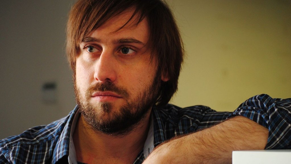 Gonzalo Eltesch, chileno. Licenciado en Literatura y Diplomado en Edición en la Universidad Diego Portales. Trabaja como editor en Penguin Random House desde 2008. Actualmente ocupa el cargo de director literario. Ha obtenido diversas distinciones, entre las que destaca ser finalista del Premio Municipal de Literatura 2016 por "Colección particular" (Libros del Laurel), su primera novela, publicada en septiembre de 2015. Gonzalo Eltesch, chileno. Licenciado en Literatura y Diplomado en Edición en la Universidad Diego Portales. Trabaja como editor en Penguin Random House desde 2008. Actualmente ocupa el cargo de director literario. Ha obtenido diversas distinciones, entre las que destaca ser finalista del Premio Municipal de Literatura 2016 por "Colección particular" (Libros del Laurel), su primera novela, publicada en septiembre de 2015.