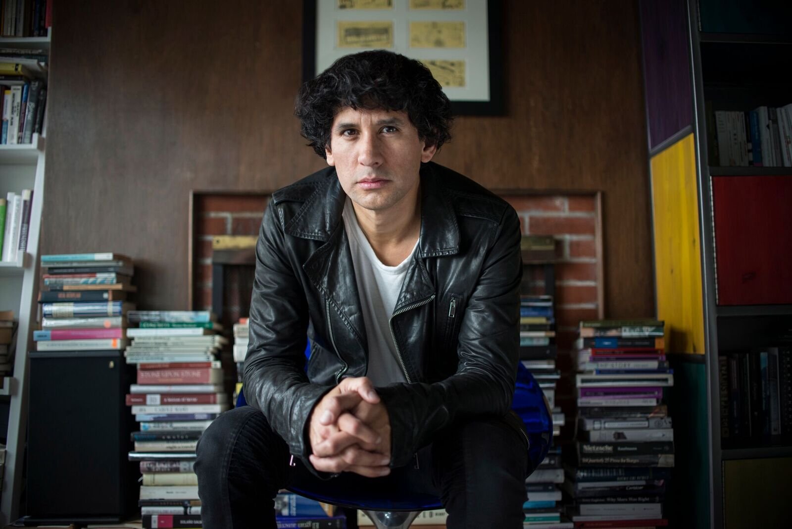 Mauricio Javier Cárdenas nació y creció en Guayaquil, Ecuador, y se graduó en Economía en la Universidad de Stanford. Es autor de "The Revolutionaries Try Again" (Coffee House Press, Sept 2016; Literatura Random House, 2018). Su obra ha aparecido en Conjunctions, The Antioch Review, Guernica, Witness, ZYZZYVA y BOMB. Recibió el premio Joseph Henry Jackson de 2016. Mauricio Javier Cárdenas nació y creció en Guayaquil, Ecuador, y se graduó en Economía en la Universidad de Stanford. Es autor de "The Revolutionaries Try Again" (Coffee House Press, Sept 2016; Literatura Random House, 2018). Su obra ha aparecido en Conjunctions, The Antioch Review, Guernica, Witness, ZYZZYVA y BOMB. Recibió el premio Joseph Henry Jackson de 2016.