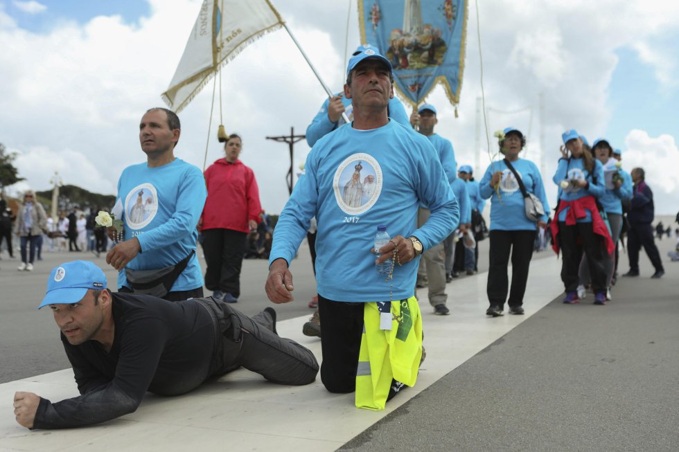 Peregrinos de todo el mundo llegan a Fátima y están a la espera de la llegada del papa Francisco. Peregrinos de todo el mundo llegan a Fátima y están a la espera de la llegada del papa Francisco.