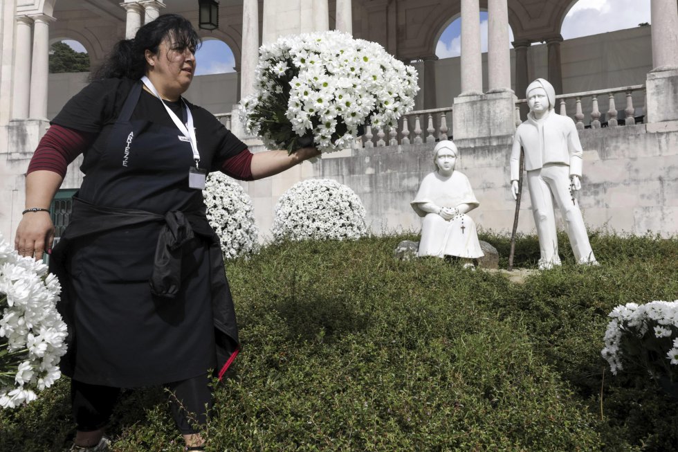 La fecha también sirve para rendir homenaje a dos de los pastorcitos convertidos en santos. La fecha también sirve para rendir homenaje a dos de los pastorcitos convertidos en santos.