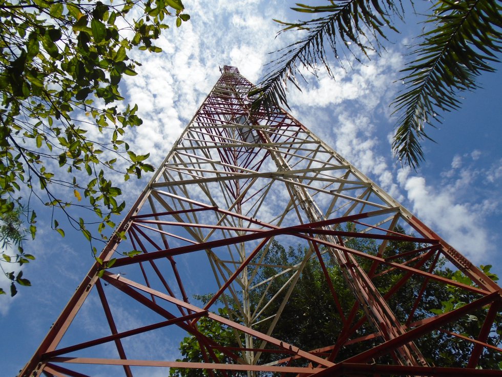Finalmente, las torres se entregan para servirle a las poblaciones con más dificultades de acceso a internet y sus beneficios. Finalmente, las torres se entregan para servirle a las poblaciones con más dificultades de acceso a internet y sus beneficios.