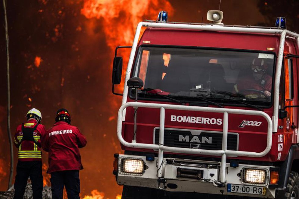 De los cuatro frentes que permanecen activos en la zona, se prevé que sean controlados dos "dentro de poco", dijo Gomes. De los cuatro frentes que permanecen activos en la zona, se prevé que sean controlados dos "dentro de poco", dijo Gomes.